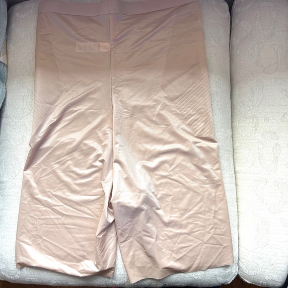 SPANX Thinstincts 2.0 High-Waisted Mid Thigh Short NWT Medium - Picture 4 of 9